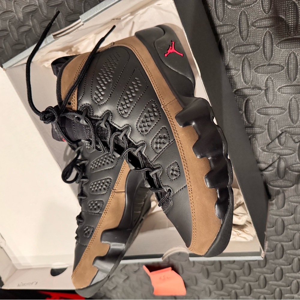 Jordan 9’s retro olive - Picture 6 of 9